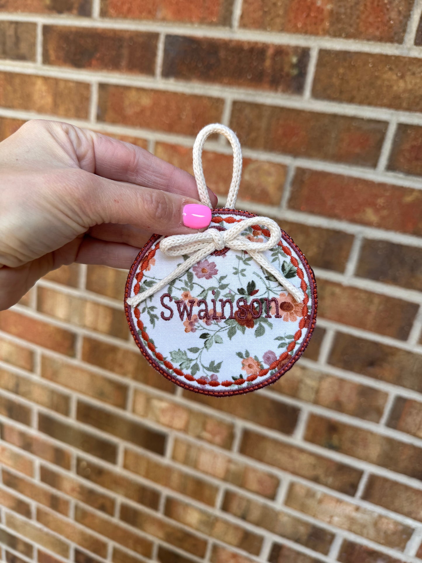 Custom Embroidered Round Bag Tag – Personalized Name Luggage Tag – Monogram Travel Tag – Backpack ID Tag – Kids School Bag Tag