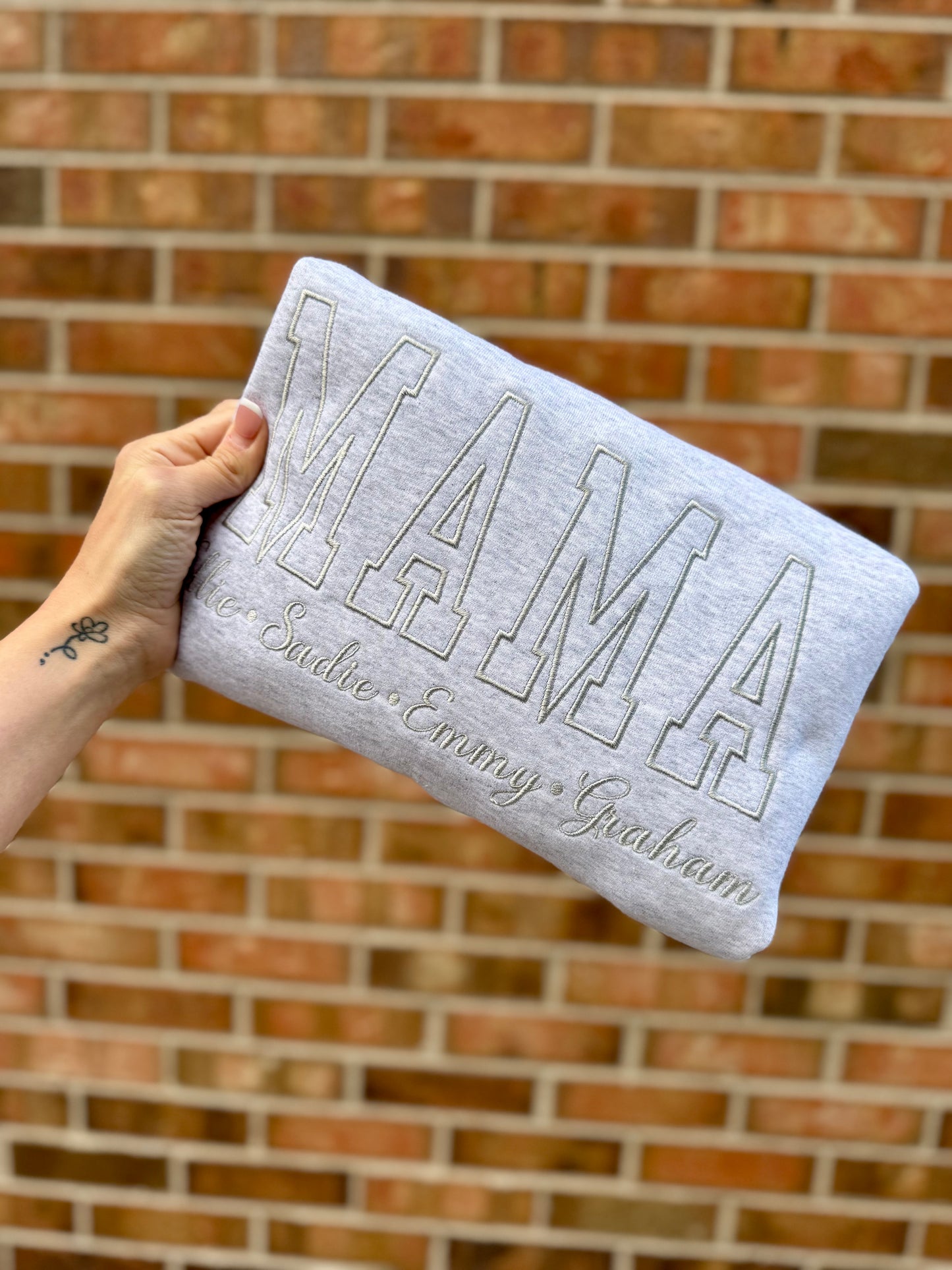 Personalized Mama Sweatshirt | Custom Kids Names Embroidered Crewneck | Minimalist Outline Mama Pullover | Mother’s Day Gift for Mom | Custom Family Sweatshirt