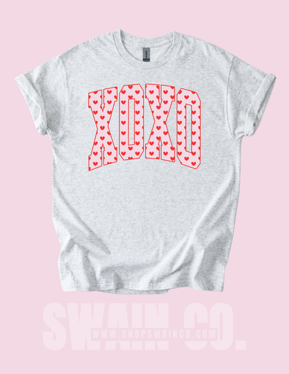 Gray t-shirt with 'XOXO' design on a pink background